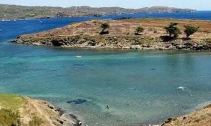 Cadaques Apartment | Comfortable terrace house right on the sea in Cadaques (Costa Brava)