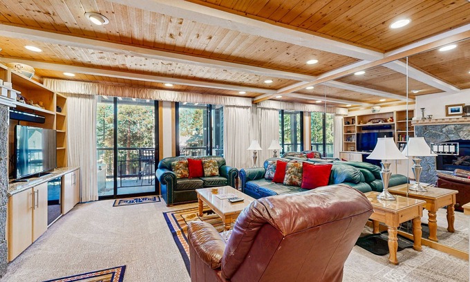 Brockway Condo | Comfortable Townhome with Pool, Deck, & Lovely Sunsets - Walk to Lake