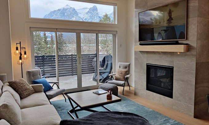 Teepee Town Ski Chalet | Comfortable Townhome w/Stunning Views, 4 bdrms, Deck, & Fireplace