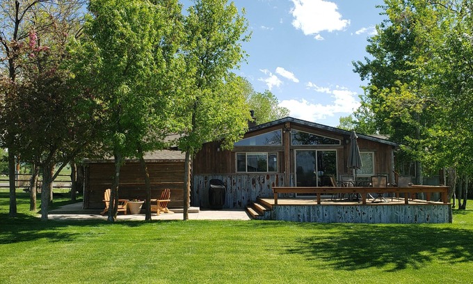 Four Corners House | Comfortable Unique Rustic House with all New Amenities and Amazing Fenced Yard.