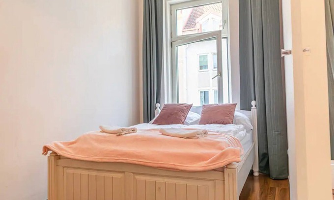 Penzing Apartment | Comfortable Urban Apartment: 2BR Prime Location