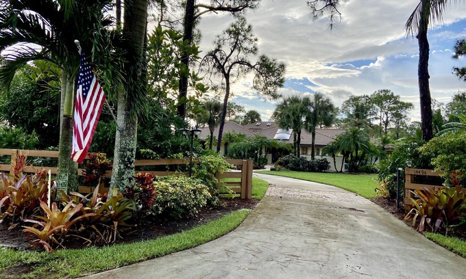 Hunt Club Bed & Breakfast | Comfortable Country Room