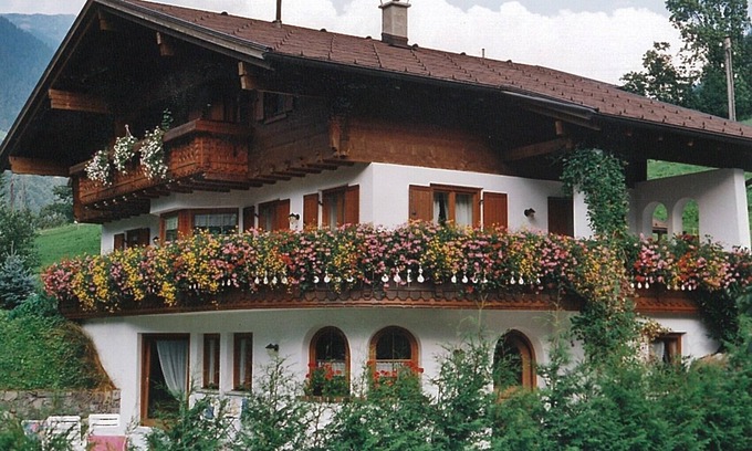 Silbertal Apartment | Comfortable vacation apartment with a wonderful view, simply to feel good