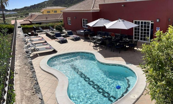 Buzanada Villa | Comfortable Villa 10 minutes from main resorts.
