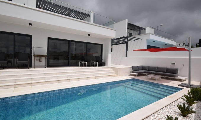 Coto Villa | Comfortable villa in Coto with swimming pool