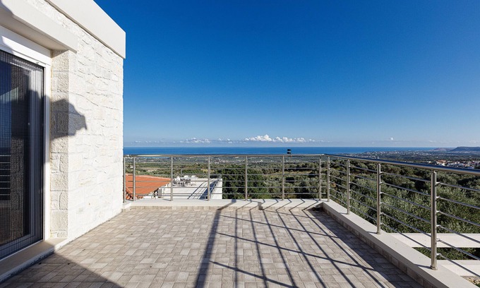 Agia Triada House | Comfortable villa with pool