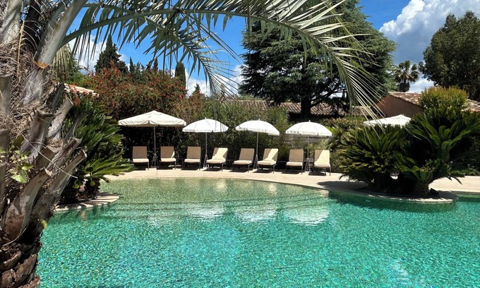 Carros Villa | Comfortable villa with private landscaped garden, swimming pool