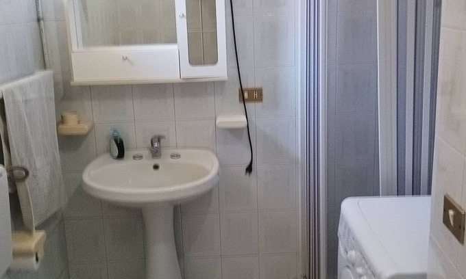 Rosarno Apartment | Comfortable white house in quiet and serviced area, pets allowed