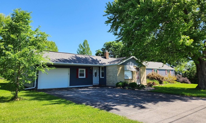 Butte Des Morts House | Comfortable whole house rental, convenient to so many Oshkosh events!