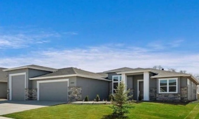 Nampa House | comfortably convenient & private