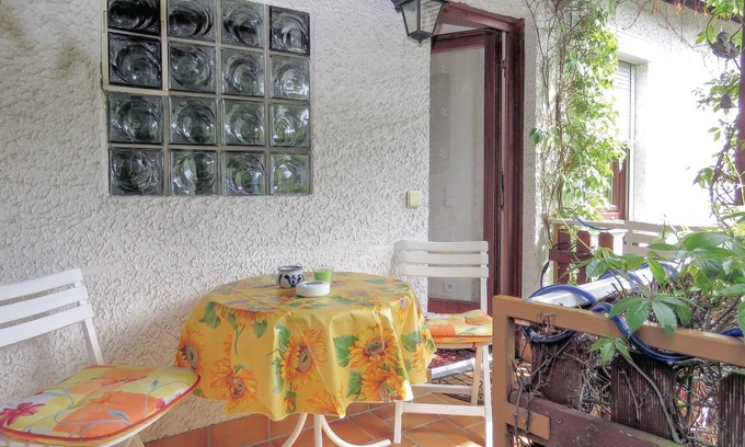 Niederburg Apartment | Comfortably furnished vacation apartment on the second floor on the outskirts of Niederburg, 50 mete