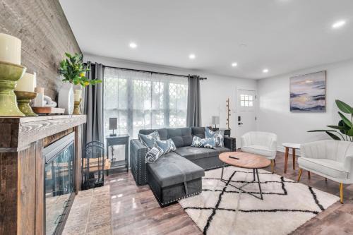 Rolling Meadows House | Comforting Retreat Near Woodfield Mall home