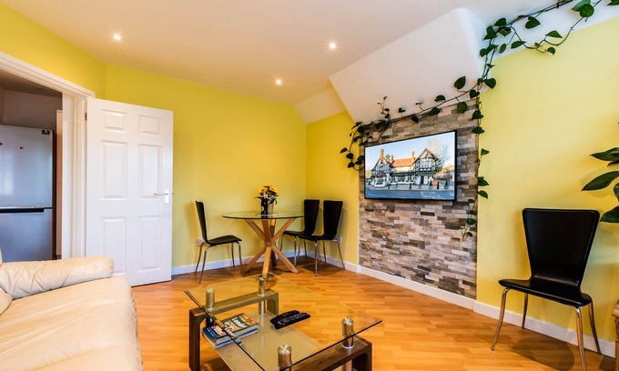 Tadworth Apartment | Comfy 1 bed Apartment easy access to Central London
