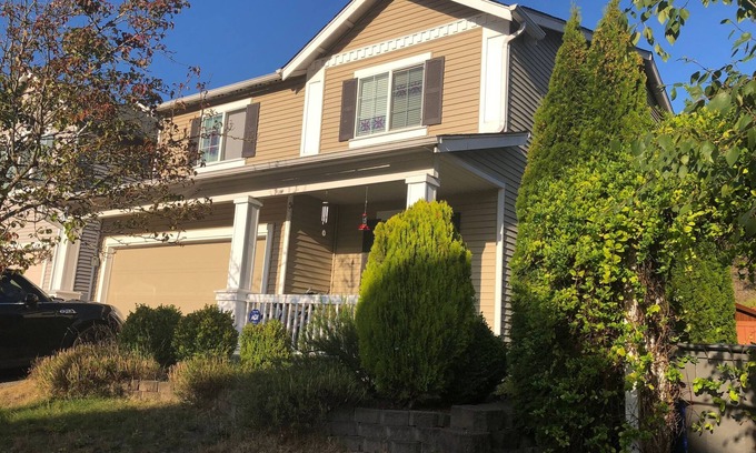 Renton House | Comfy 1-bedroom in house with wifi and central AC in Renton