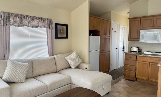 Hanford House | Comfy 1-bedroom mobile home in Hanford near Downtown