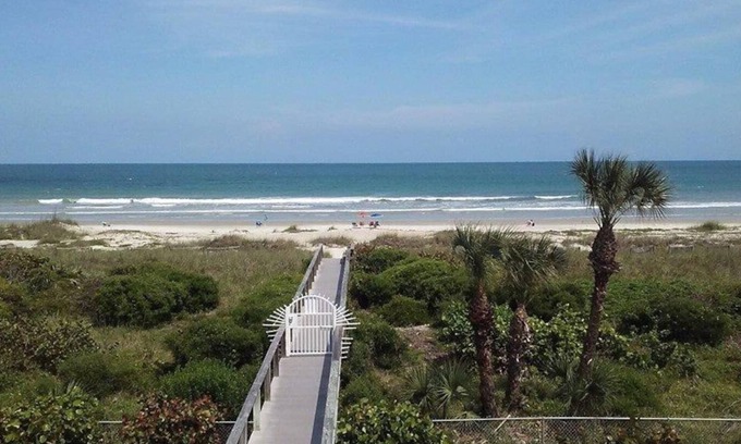 Chandler Park Condo | Comfy 1 bedroom Patio unit at Royal Mansions