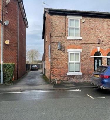 Alderley Edge Apartment | Comfy 1BD Retreat in the Heart of Alderley Edge