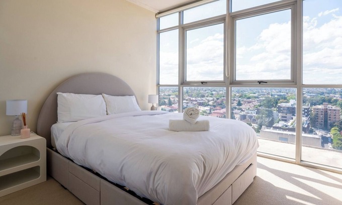 Burwood Apartment | Comfy 1BDR Apt 3 minutes to Train Station Burwood