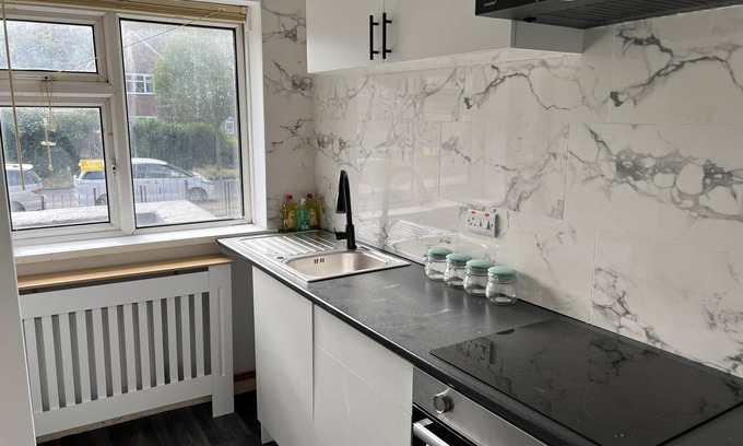 Stonnall Apartment | Comfy 2-Bedroom Apartment