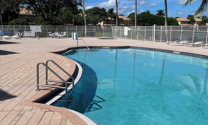 Lake Worth House | Comfy 2-bedroom townhome in Lake Worth with AC, EV charger, Fitness room & WiFi