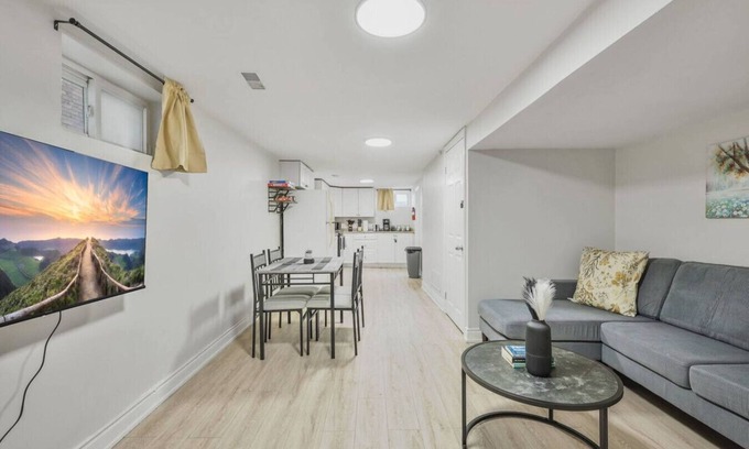 Durham Region Apartment | Comfy 2BR Apt near Beach & Downtown | Free Parking