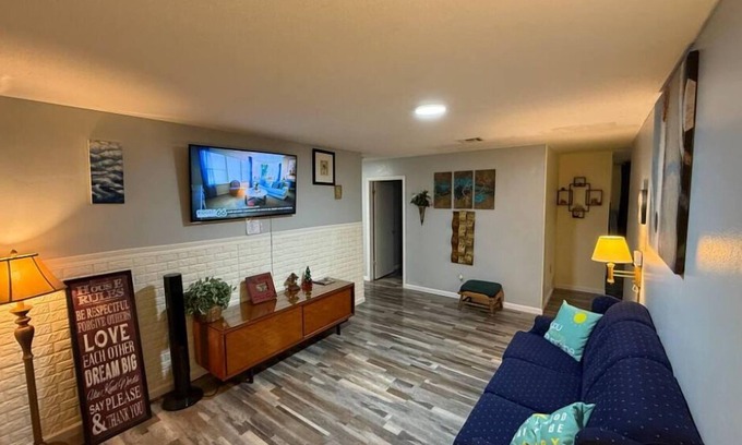Midwest City House | Comfy 3 Bedroom with smart TV and WiFi near Tinker