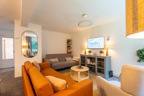 Roundhay House | Comfy 3 BR with Sofa Bed Near Roundhay