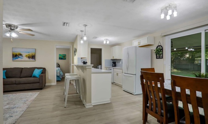 Orange Park House | Comfy 5 bedroom -2 bathroom house in Orange Park