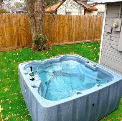 Foster Place House | Comfy 5BR Holiday Home with Hot Tub, 10min from NGR Stadium