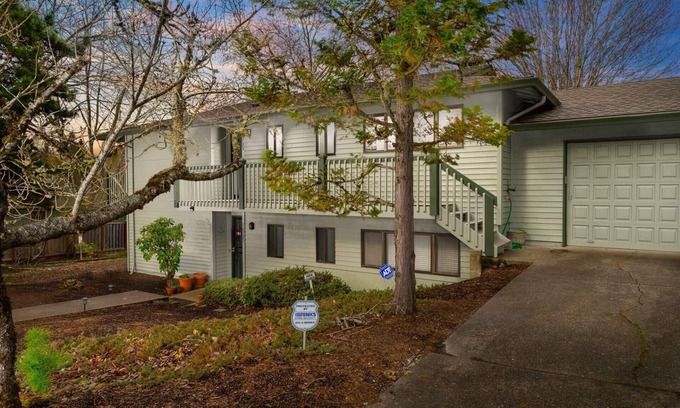 Beaverton Condo | Comfy and Quiet Retreat, Next to Parks and Trails, Single Level Design, BBQ, 11 Miles to Portland