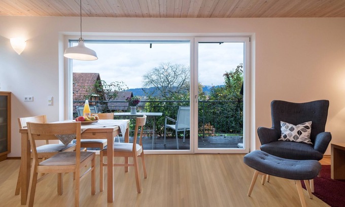 Aschach Apartment | Comfy Apartment ‘Rosenblüte’ on idyllic Family Farm House