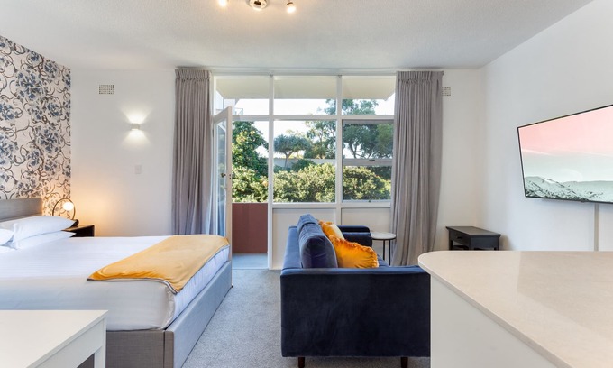 North Sydney Apartment | Comfy Balcony Studio near Parks, Shopping & Dining