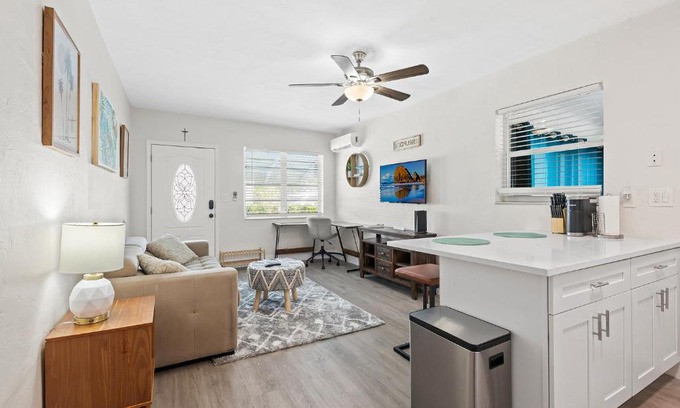 Hallandale Beach Apartment | Comfy BNB w/King Bed + Work/Travel + Beach 8 Min