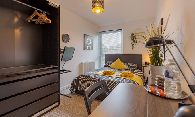 Smethwick House | Comfy & Chique Stay - Perfect For Visiting Sites, Events & City Centre