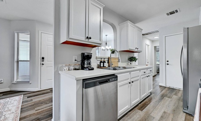 Austin House | Comfy & Classy Boutique Home - New Owner