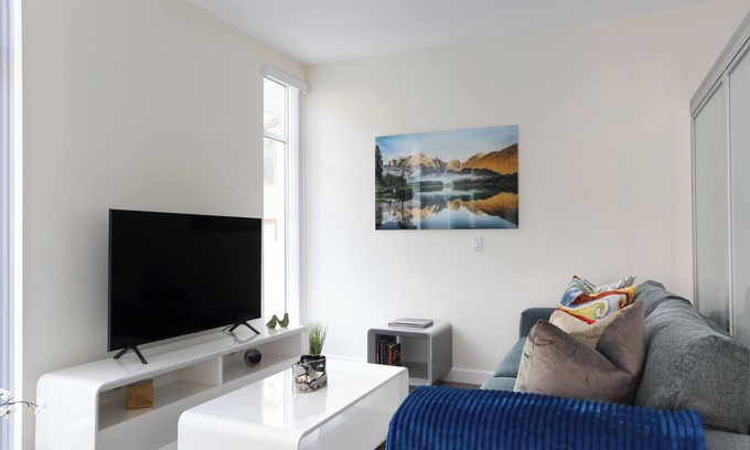 Pasadena Apartment | Comfy, Clean and Modern Pasadena Apartment