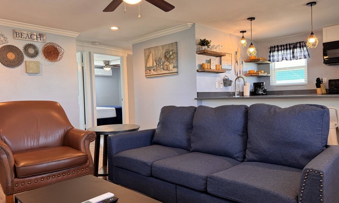 Surfside Beach House | Comfy Coastal Cottage One