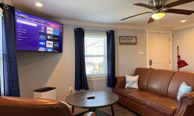 Surfside Beach House | Comfy Coastal Cottage Two