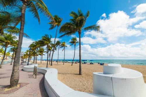 Middle River Terrace Apartment | Comfy Condos at Middle River Apt 3
