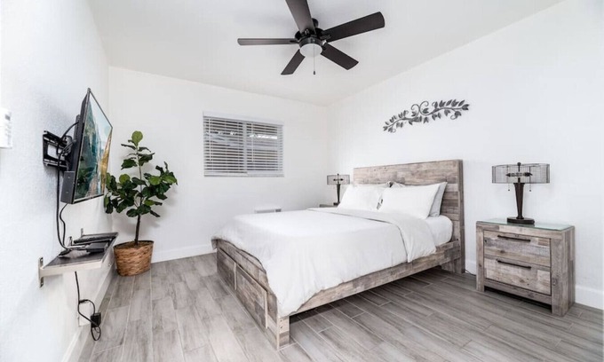 Middle River Terrace Apartment | Comfy Condos @ Middle River - #3