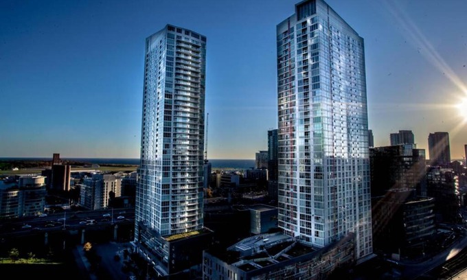 CityPlace Apartment | Comfy Corner Suite 15*