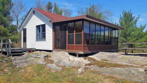 Carling House | Comfy Cottage in Georgian Bay - Rockwood #4