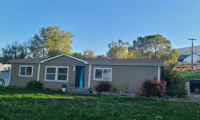 Benton City House | Comfy Country Bungalow