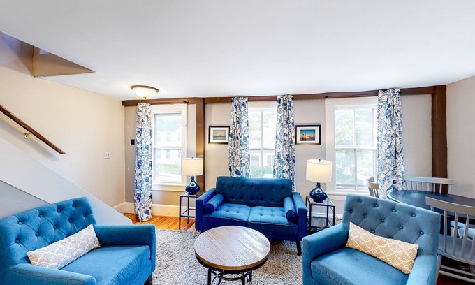 Castine Condo | Comfy Downtown Getaway w/Full Kitchen - Close to the Beach