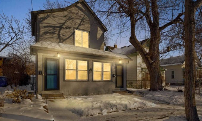 Bottineau House | Comfy Duplex | Close to MOA | Free Parking