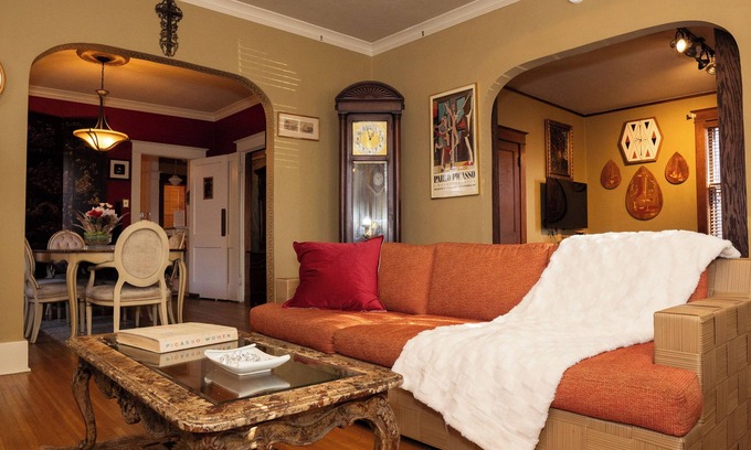 Vollintine-Evergreen House | Comfy Eclectic Midtown Home-Near Zoo, Rhodes College and Great Attractions