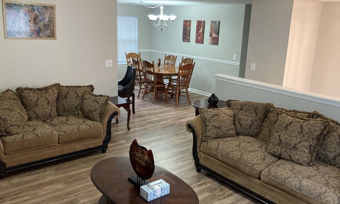 Acworth House | Comfy Getaway 3- Bedroom House