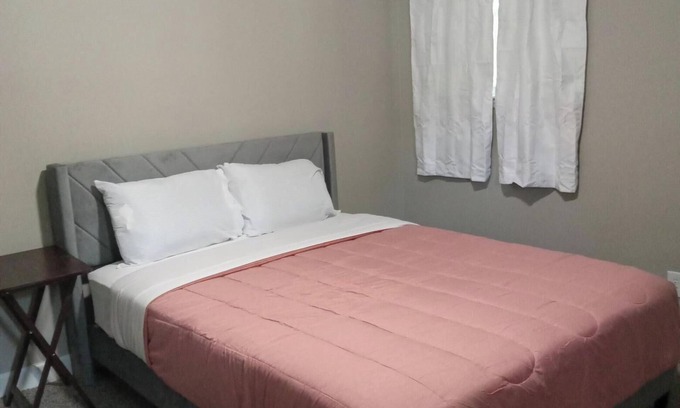 Woodfield House | Comfy Home in a Great Location!