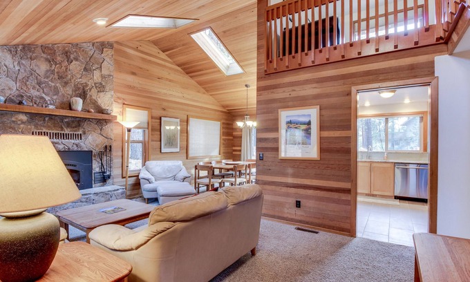 Overlook Park House | Comfy Home w/Private Hot Tub, 10 SHARC Passes, & Convenient Location