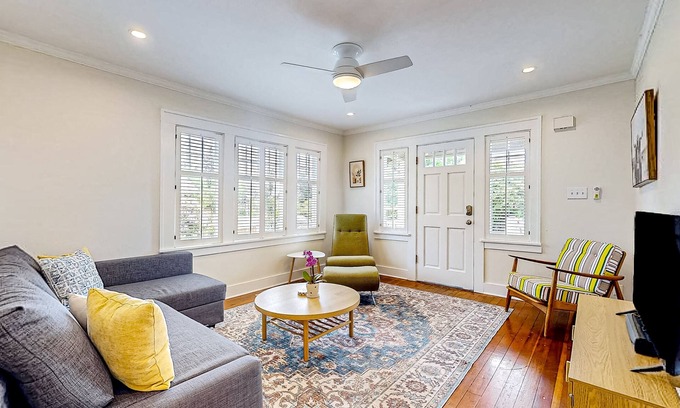 South Delridge House | Comfy home with full kitchen, TV, & board games - close to park & attractions